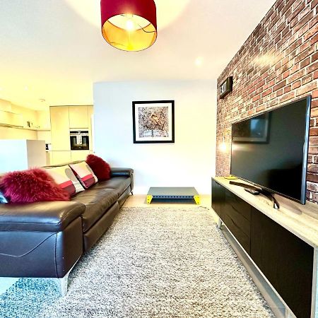 Beautiful New 2 Bedroom Apartment - Next To The Beach - Great Location - Free Parking - Fast Wifi - Smart Tv - Sleeps Up To 4! Close To Purbeck, Corfe Castle, Sandbanks, Poole & Bournemouth Суонидж Экстерьер фото