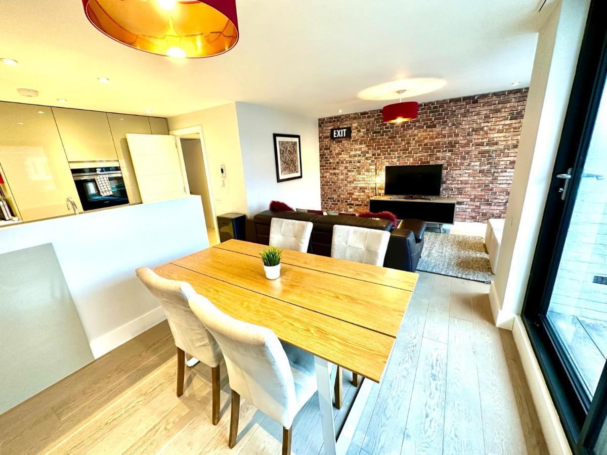Beautiful New 2 Bedroom Apartment - Next To The Beach - Great Location - Free Parking - Fast Wifi - Smart Tv - Sleeps Up To 4! Close To Purbeck, Corfe Castle, Sandbanks, Poole & Bournemouth Суонидж Экстерьер фото