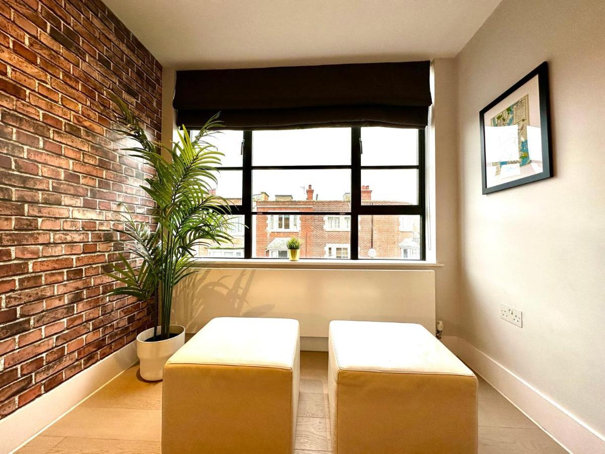 Beautiful New 2 Bedroom Apartment - Next To The Beach - Great Location - Free Parking - Fast Wifi - Smart Tv - Sleeps Up To 4! Close To Purbeck, Corfe Castle, Sandbanks, Poole & Bournemouth Суонидж Экстерьер фото