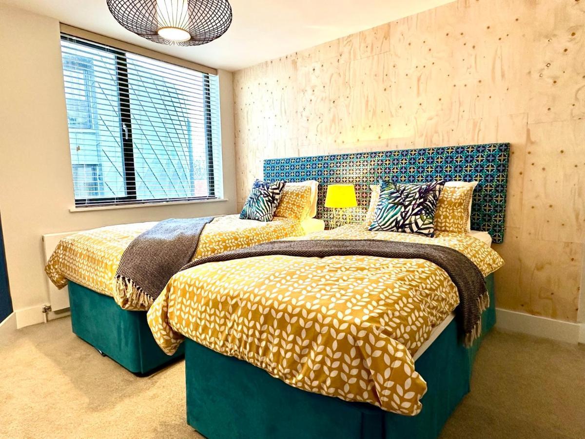 Beautiful New 2 Bedroom Apartment - Next To The Beach - Great Location - Free Parking - Fast Wifi - Smart Tv - Sleeps Up To 4! Close To Purbeck, Corfe Castle, Sandbanks, Poole & Bournemouth Суонидж Экстерьер фото