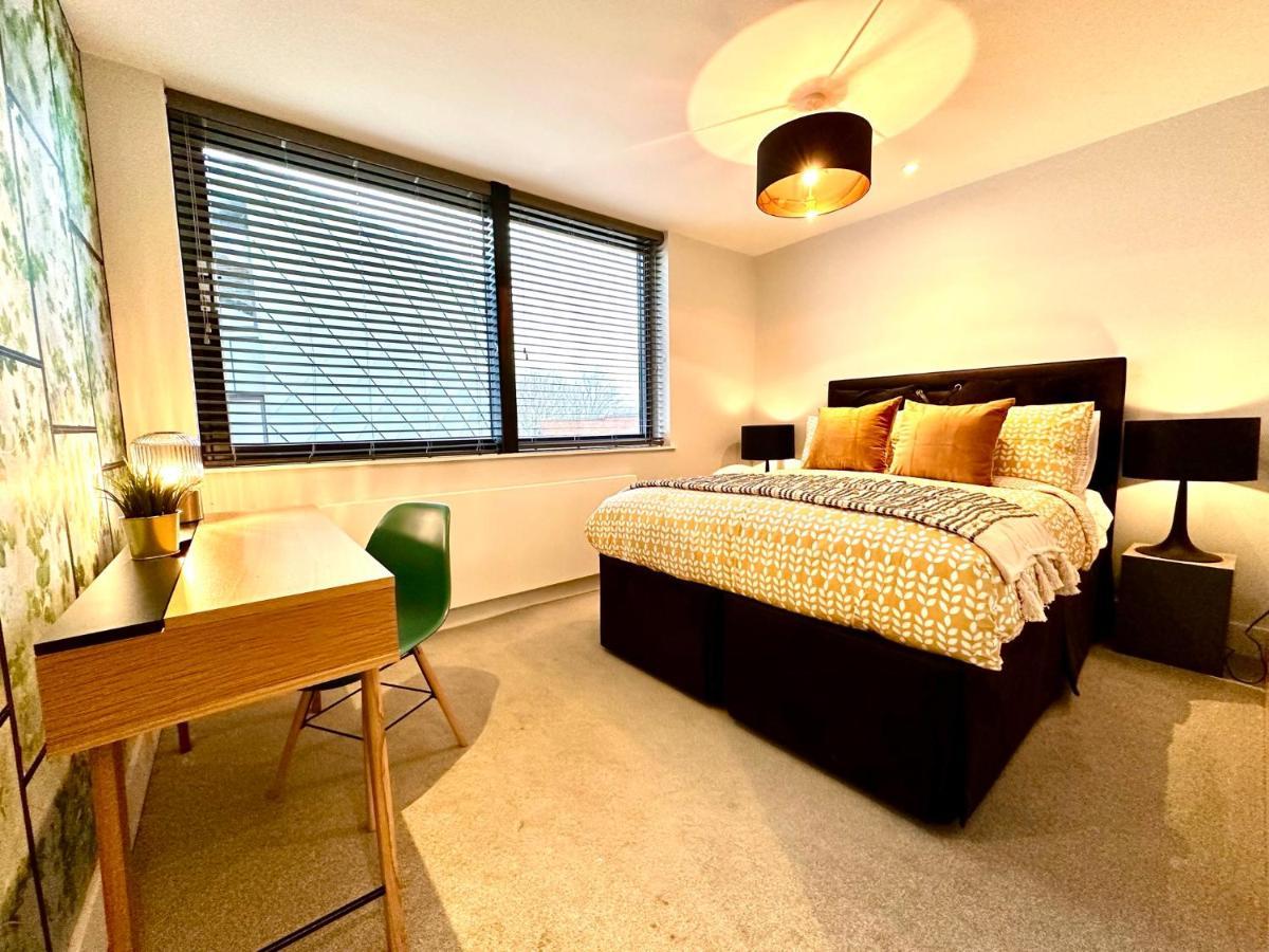 Beautiful New 2 Bedroom Apartment - Next To The Beach - Great Location - Free Parking - Fast Wifi - Smart Tv - Sleeps Up To 4! Close To Purbeck, Corfe Castle, Sandbanks, Poole & Bournemouth Суонидж Экстерьер фото