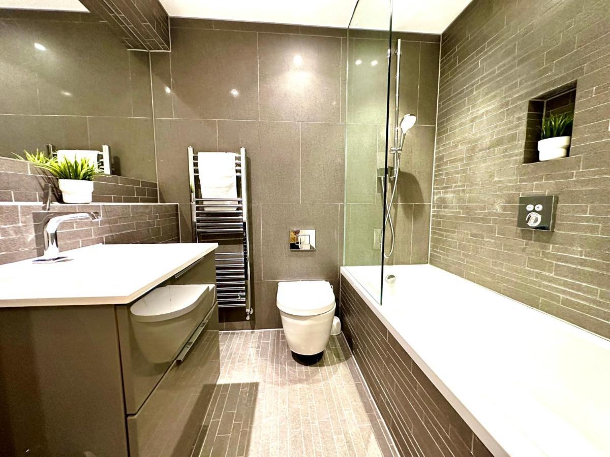 Beautiful New 2 Bedroom Apartment - Next To The Beach - Great Location - Free Parking - Fast Wifi - Smart Tv - Sleeps Up To 4! Close To Purbeck, Corfe Castle, Sandbanks, Poole & Bournemouth Суонидж Экстерьер фото