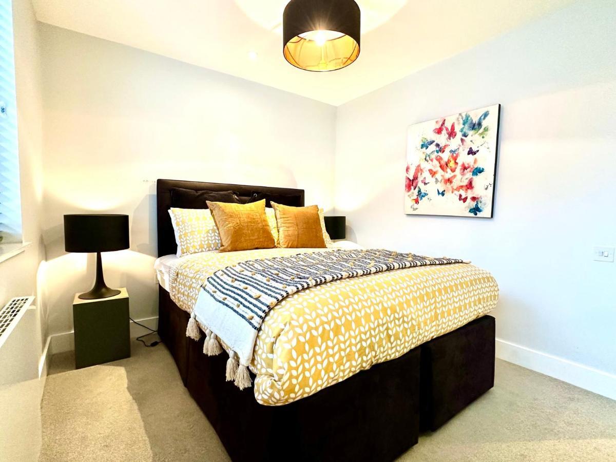 Beautiful New 2 Bedroom Apartment - Next To The Beach - Great Location - Free Parking - Fast Wifi - Smart Tv - Sleeps Up To 4! Close To Purbeck, Corfe Castle, Sandbanks, Poole & Bournemouth Суонидж Экстерьер фото