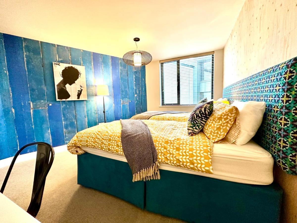 Beautiful New 2 Bedroom Apartment - Next To The Beach - Great Location - Free Parking - Fast Wifi - Smart Tv - Sleeps Up To 4! Close To Purbeck, Corfe Castle, Sandbanks, Poole & Bournemouth Суонидж Экстерьер фото
